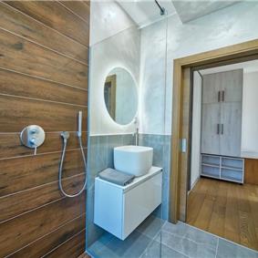 6 bedroom villa with pool and roof terrace, Sveti Stefan, sleeps 12